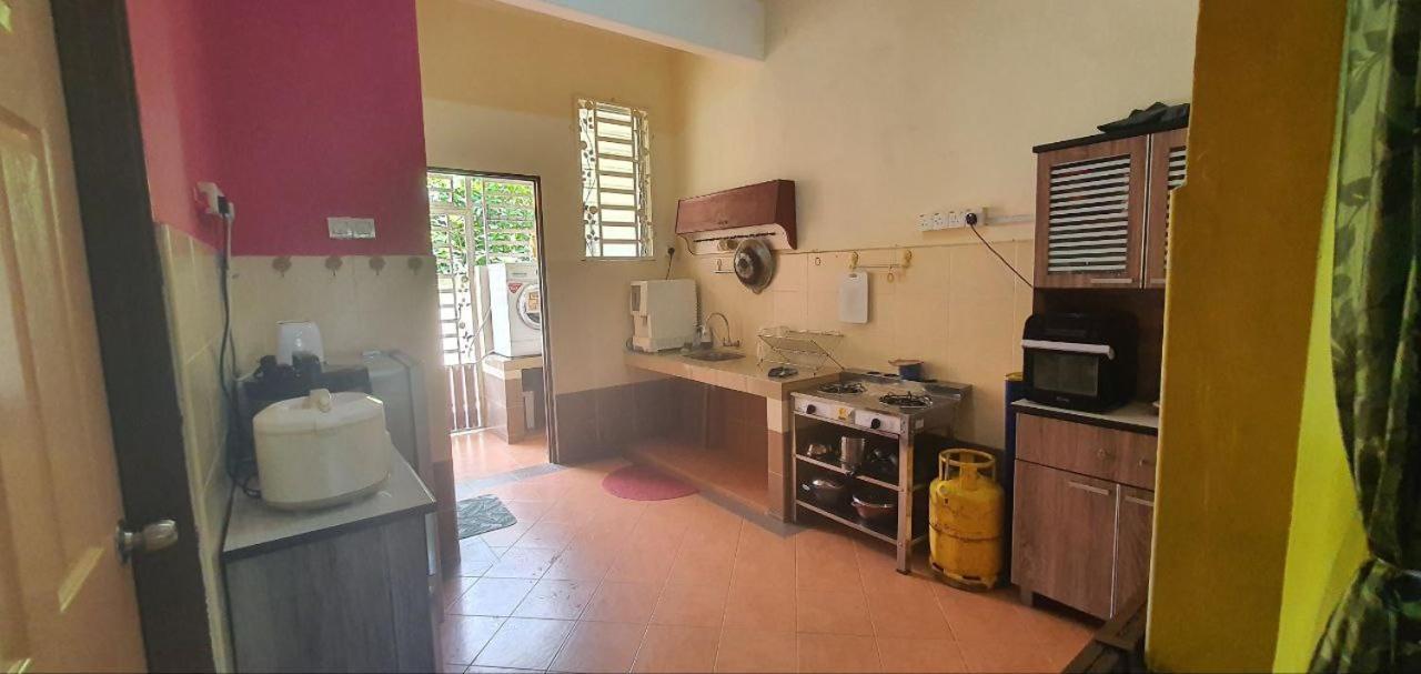 Simple Homestay Kemaman Terengganu Chukai Exterior foto